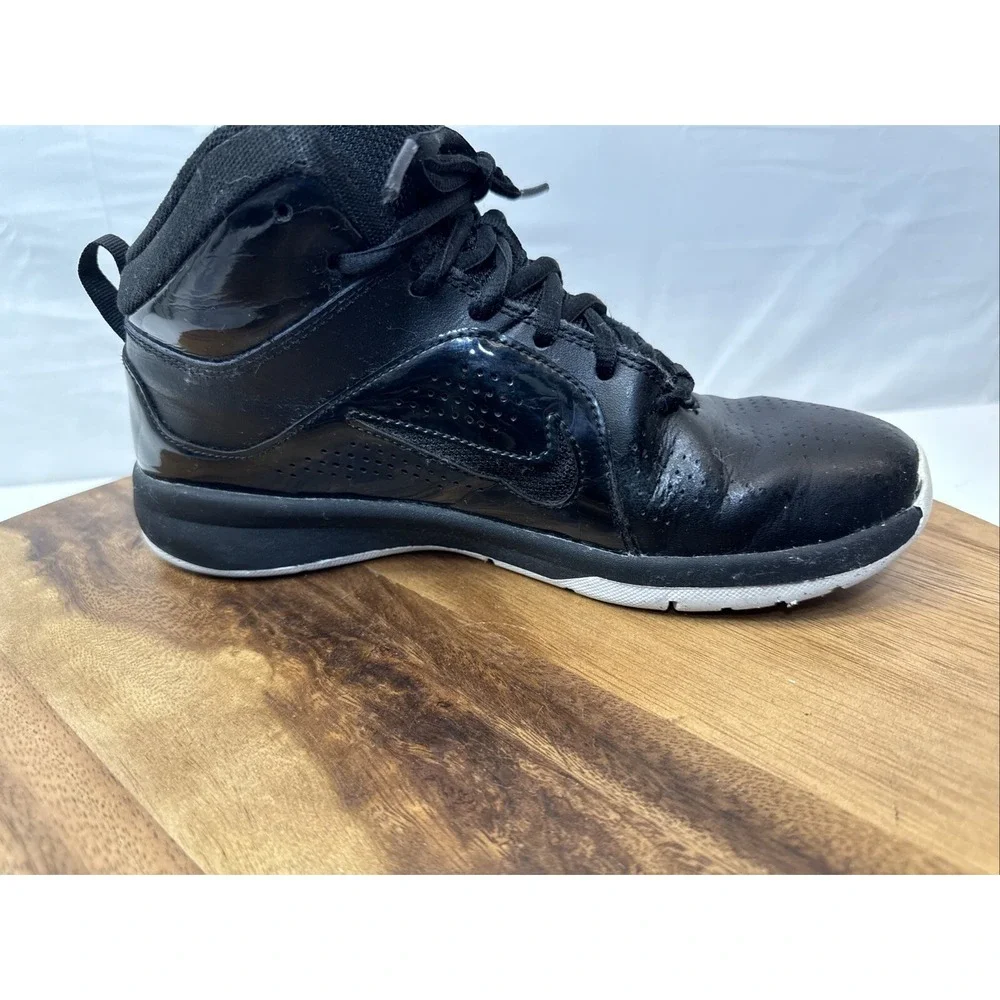 NIKE KIDS TEAM HUSTLE D6 6Y BASKETBALL SHOES 599187-001 BLACK‎